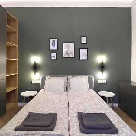 Apartment Nyugati Near Train Station *